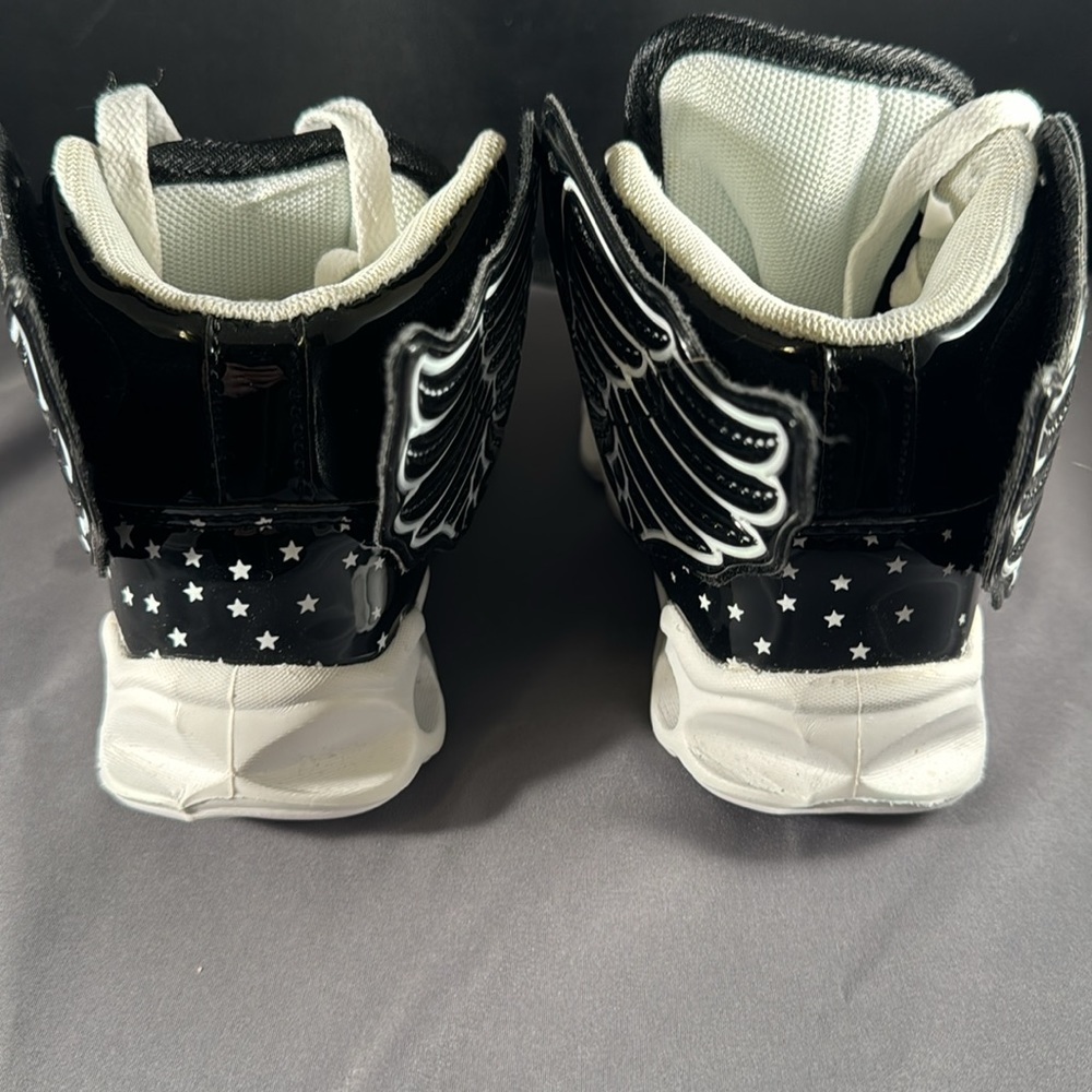 Kids light up rechargeable winged shiny black sneakers - Picture 5 of 6